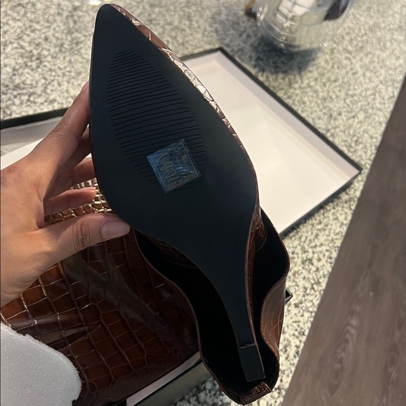 Azalea Wang Brown Croc-Embossed Heeled Boots - Picture 8 of 10